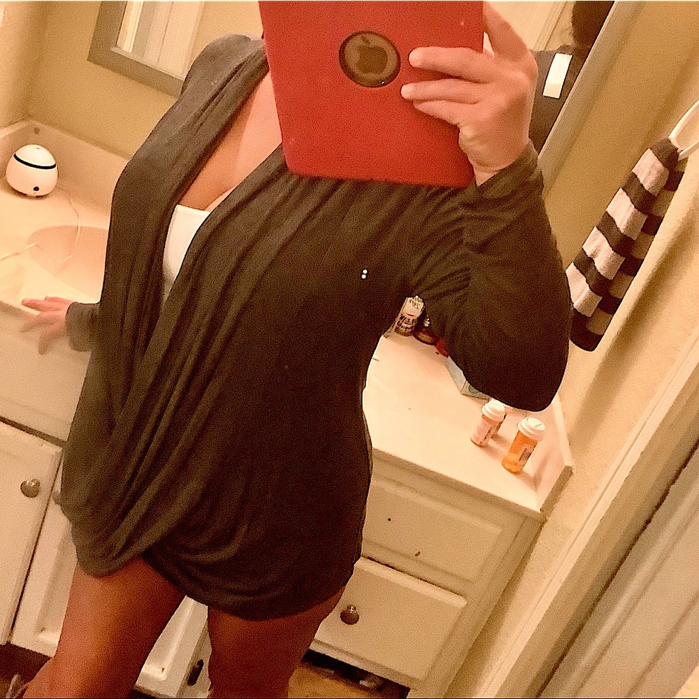 NEW LISTING ‼️ Charcoal Wrap Tunic Top vne…